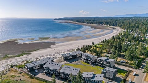 Seas The Day Saratoga at THE BEACH HOUSE House in Vancouver Island