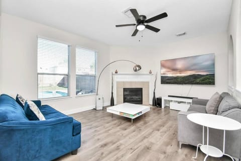 Tranquil 4-BR Oasis With Pool & Backyard Bliss! House in Cypress