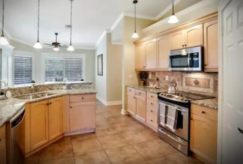 4BR Beach House Pool & Jacuzzi Beach Access House in Marco Island