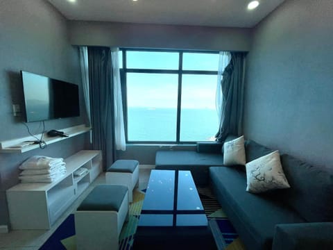 Communal lounge/ TV room, Bed, Natural landscape, TV and multimedia, Living room, Photo of the whole room, Seating area, Evening entertainment, Bedroom