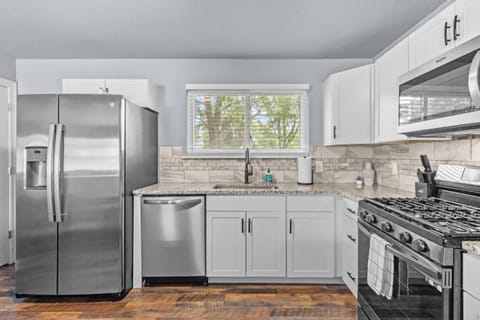 Kitchen or kitchenette, dishwasher, oven, pet friendly, stove