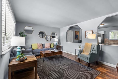 Living room, Seating area