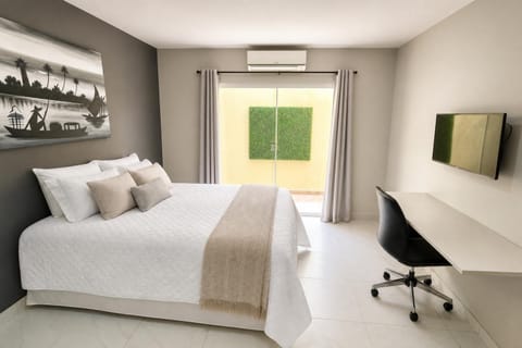 Bed, TV and multimedia, Bedroom, air conditioner