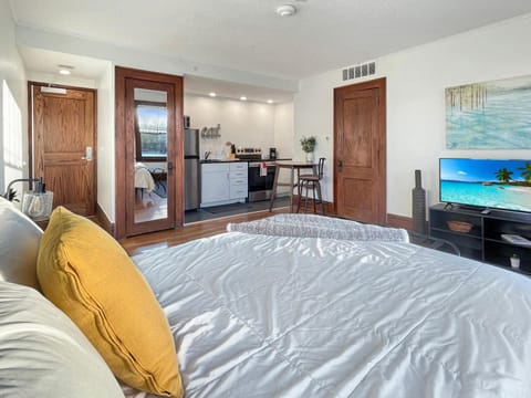 Studio Sleeps 4 - Next to 3 Breweries! Apartment in Des Moines