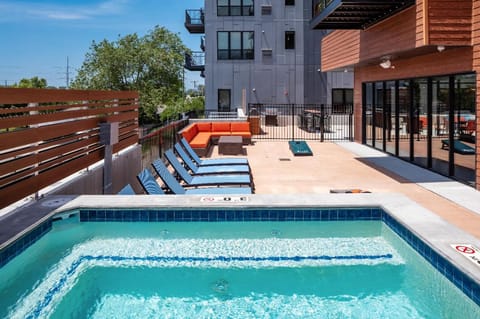 2 BR Dwntwn Apt with Hot Tub Apartment in Des Moines