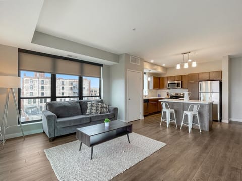 2 BR Dwntwn Apt with Hot Tub Apartment in Des Moines