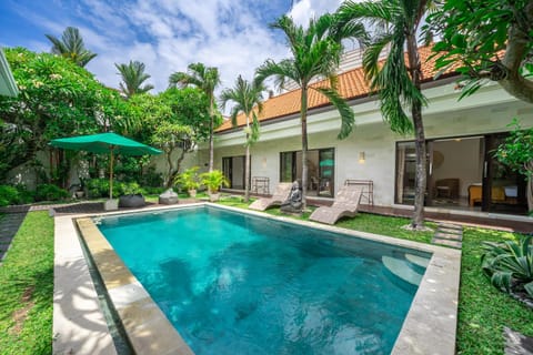 Garden view, Swimming pool, sunbed