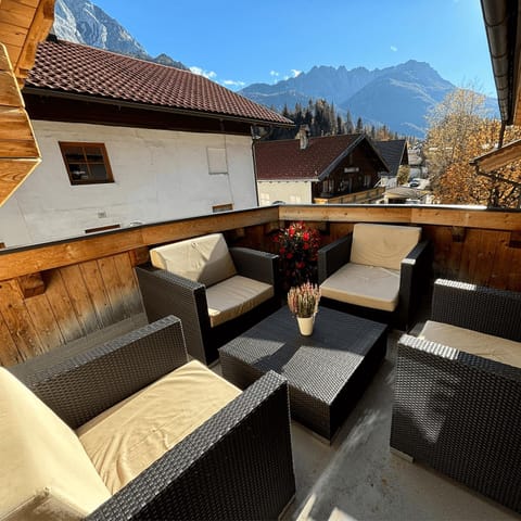 Balcony/Terrace, Mountain view