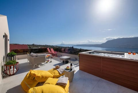 Day, Hot Tub, Hot Tub, View (from property/room), Balcony/Terrace, Balcony/Terrace, Mountain view, Sea view, Inner courtyard view