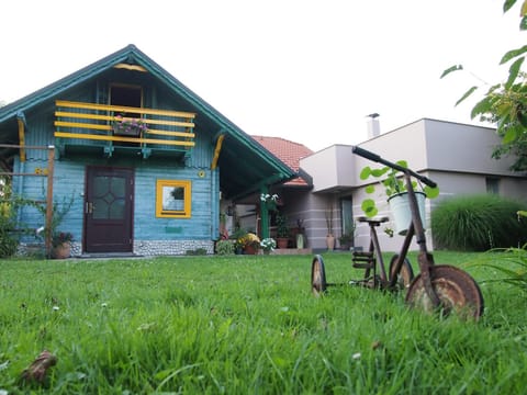 Property building, Garden, Balcony/Terrace
