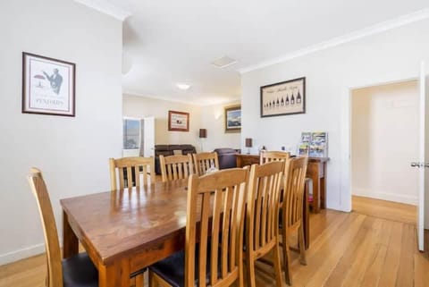 Penfold Cottage CBD Launceston Invermay House in Launceston