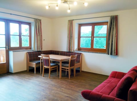 Day, Seating area