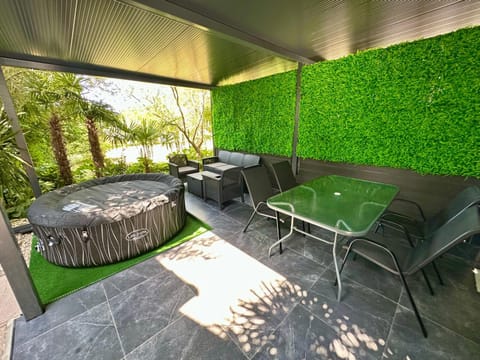 Patio, Facade/entrance, Day, Natural landscape, Garden, Balcony/Terrace, Seating area