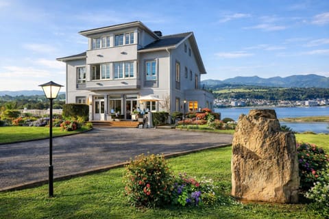 Property building, Garden, Garden view, Parking