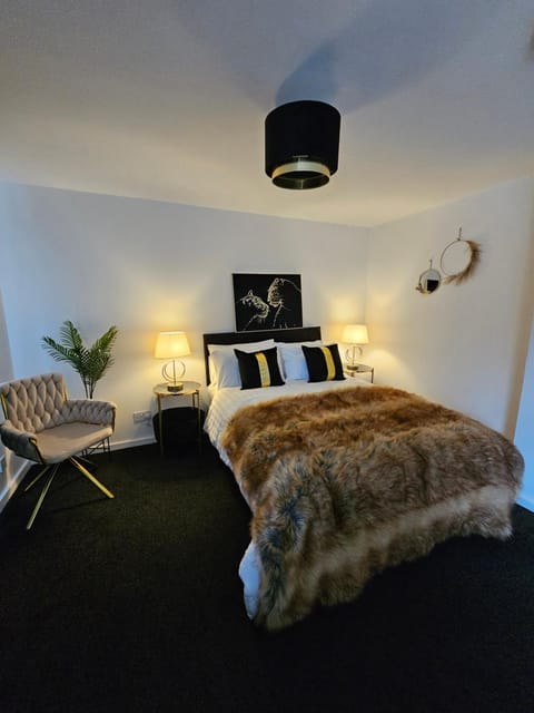 Deluxe Town Centre Studio Stevenage Apartment in Stevenage