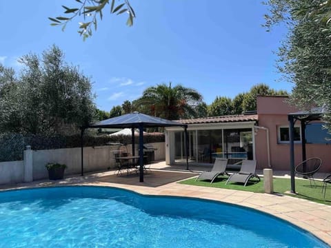 Property building, Patio, Spring, Day, Garden, Garden view, Pool view, Swimming pool, sunbed