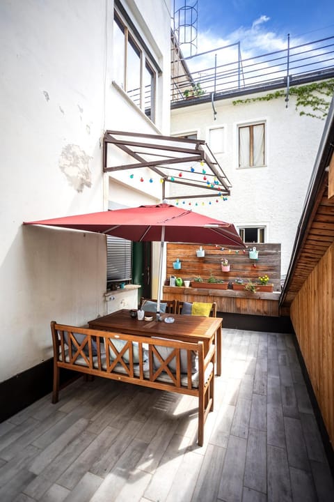 Property building, Patio, Balcony/Terrace, Balcony/Terrace