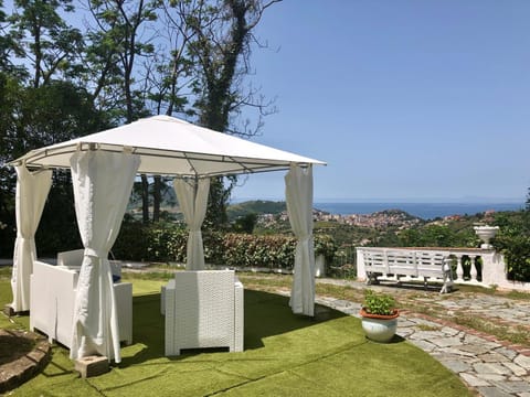 Patio, Facade/entrance, Bird's eye view, Garden, Floor plan, City view, Garden view, Landmark view, Mountain view, Sea view