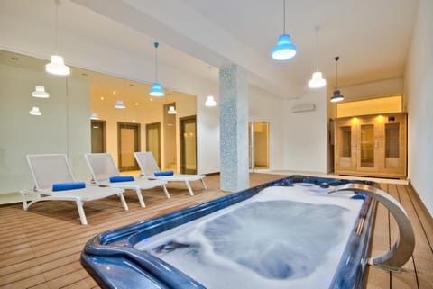 Hot Tub, Hot Tub, Sauna, Spa and wellness centre/facilities