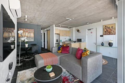 Bantry Bay 2bed 100m To Beach Apartment in Sea Point