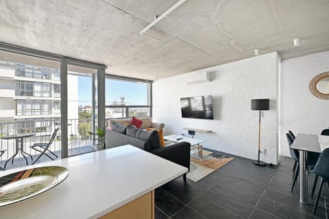 Modern Living Mountain&ocean View 100m To Beach Apartment in Sea Point