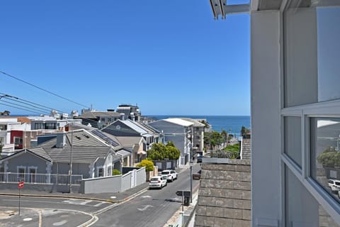 Modern Living Mountain&ocean View 100m To Beach Apartment in Sea Point