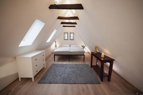 Bed, View (from property/room), View (from property/room), Bedroom, Landmark view, Landmark view