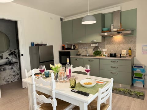 Kitchen or kitchenette, Dining area, dishwasher, oven, stove