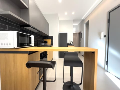 Nefertiti's Urban Luxury Kerameikos Athens 2br Industrial apt Balconies Netflix Apartment in Athens