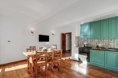 Kitchen or kitchenette, Living room, Dining area