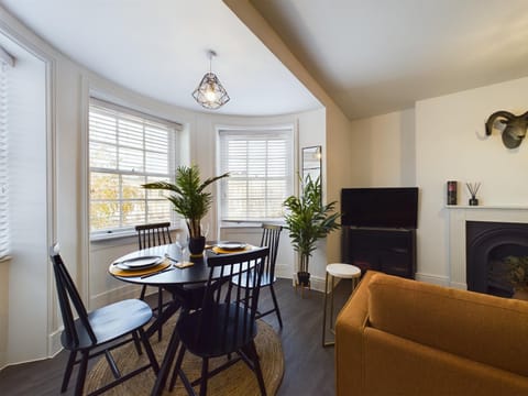 Living room, Seating area, Dining area, flat iron