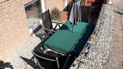 BBQ facilities, Balcony/Terrace, Garden view