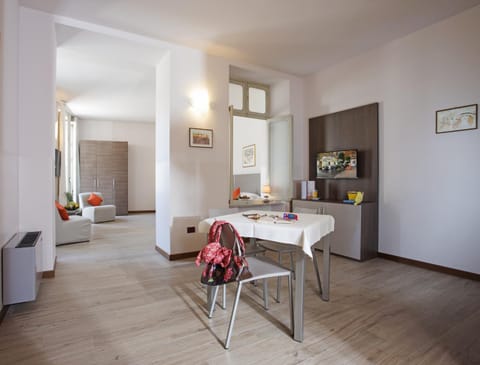 Kitchen or kitchenette, Living room, Dining area