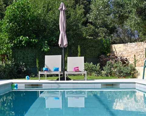Garden view, Swimming pool, sunbed