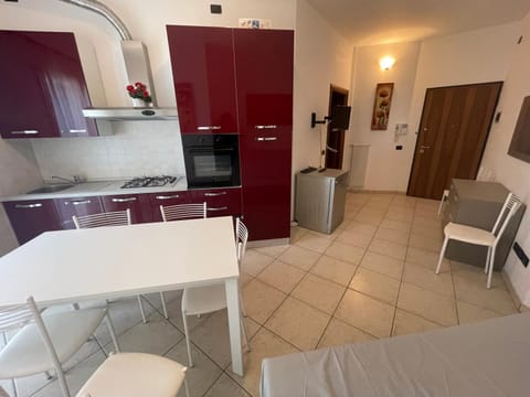 Kitchen or kitchenette, Dining area, dishwasher, pet friendly