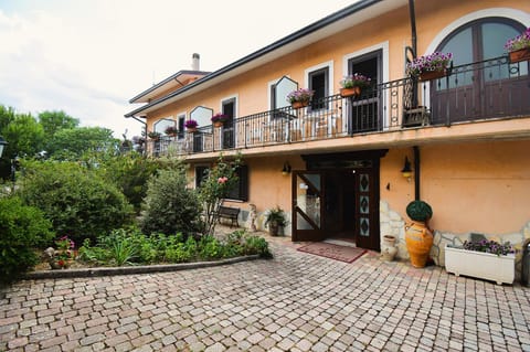 Hotel LA LOGGIA Bed and Breakfast in Castel di Sangro
