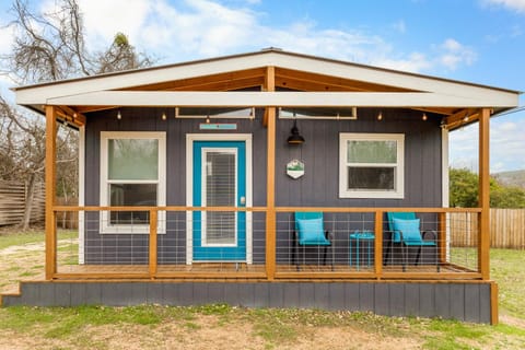 Property building, Facade/entrance, Off site
