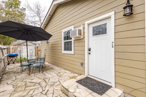 Property building, Facade/entrance, Off site