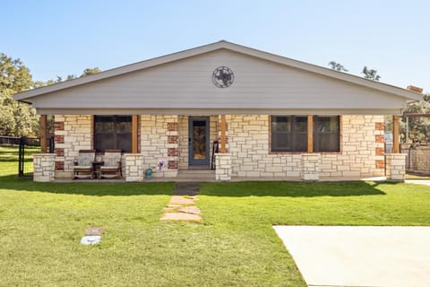 Property building, Facade/entrance, Off site
