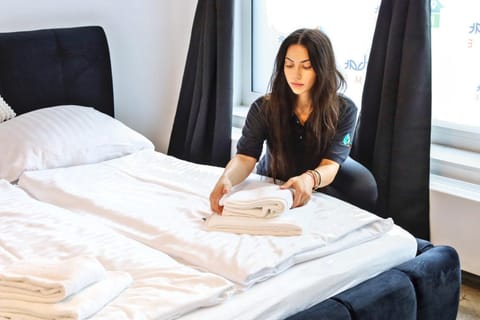 Bed, Bedroom, towels