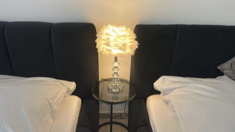 Bed, Photo of the whole room, Decorative detail, Bedroom