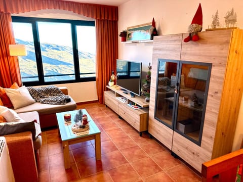 Communal lounge/ TV room, Living room, Seating area