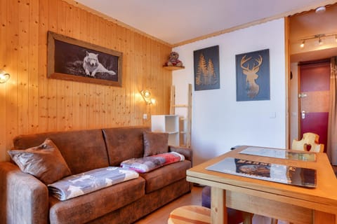 Bed, Living room, fireplace, kitchen