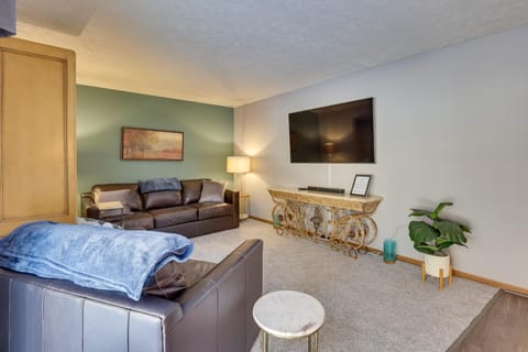 Akron Home with Deck Walk to Towpath Trail! House in Akron