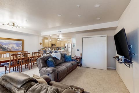 Mountain Vista Apartment in Fraser
