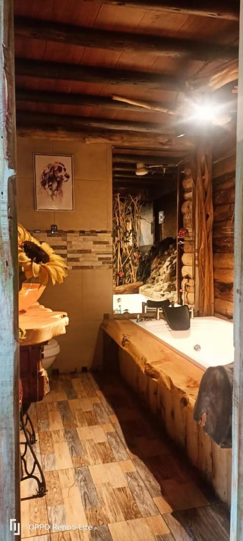 Hot Tub, Bathroom