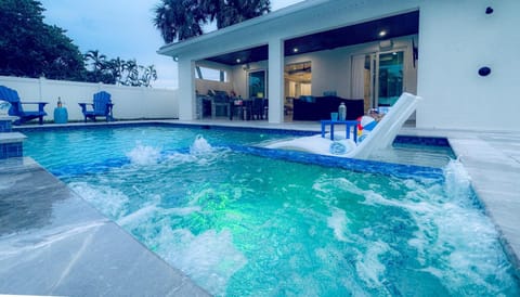 Tropical Delight House in Naples Park