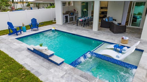 Tropical Delight House in Naples Park