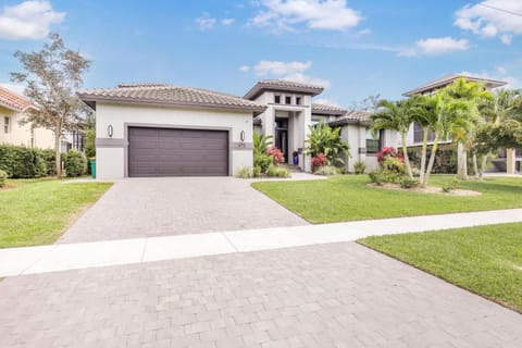 Custom built home in Tigertail with pool/spa/kayaks House in Marco Island