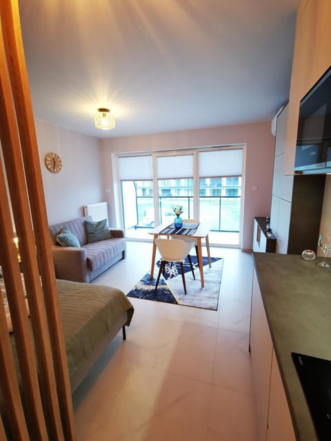 Communal lounge/ TV room, TV and multimedia, Living room, Seating area, Evening entertainment